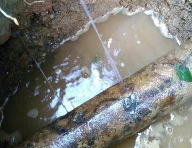 诸城楼顶渗水维修公司分享下地暖漏水的原因及检测方法。